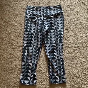 Nike Dri-fit Geometrical Capri Workout Leggings
